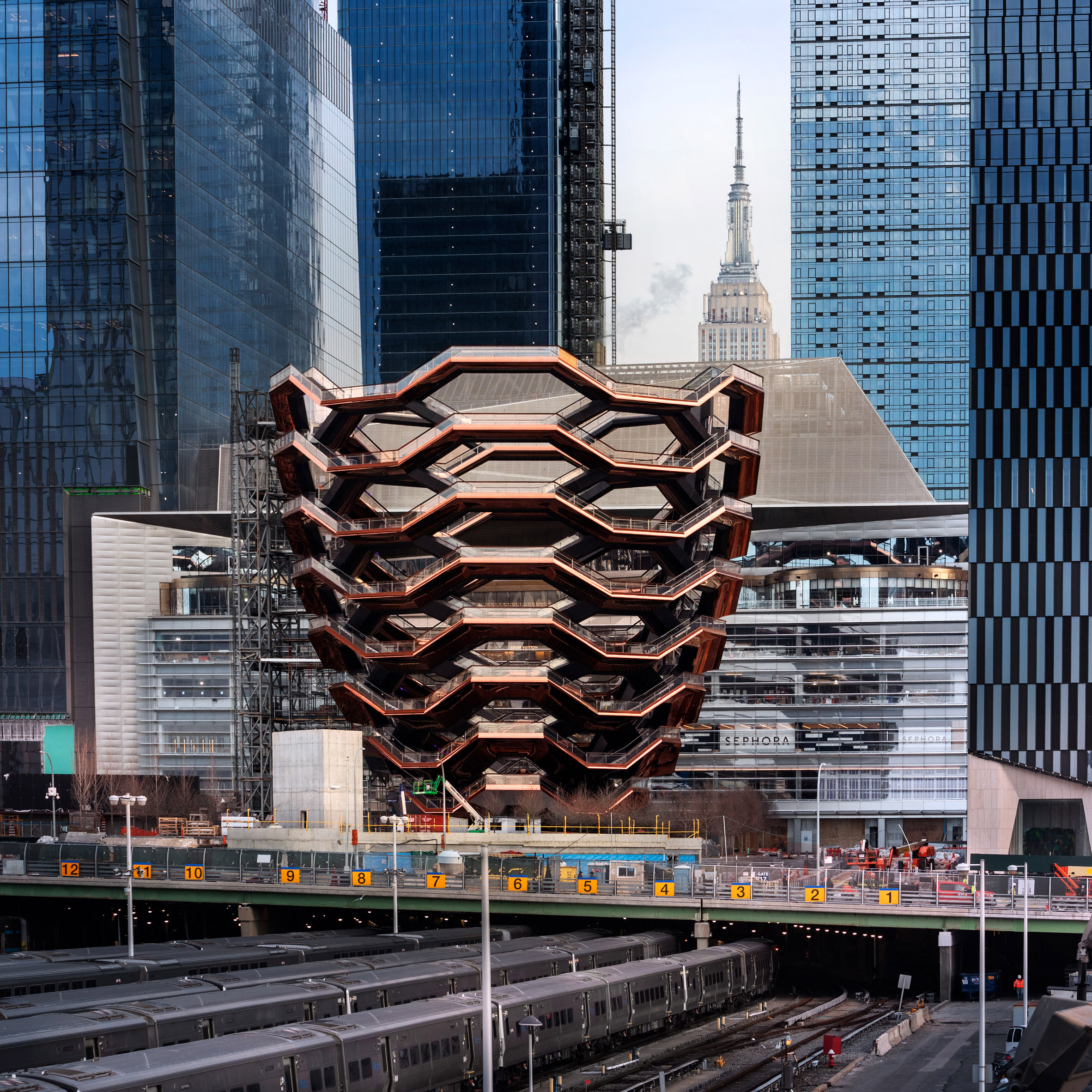 vessel-heatherwick-studio-architecture-hudson-yards-new-york-city-us_dezeen_2364_sq2.jpg
